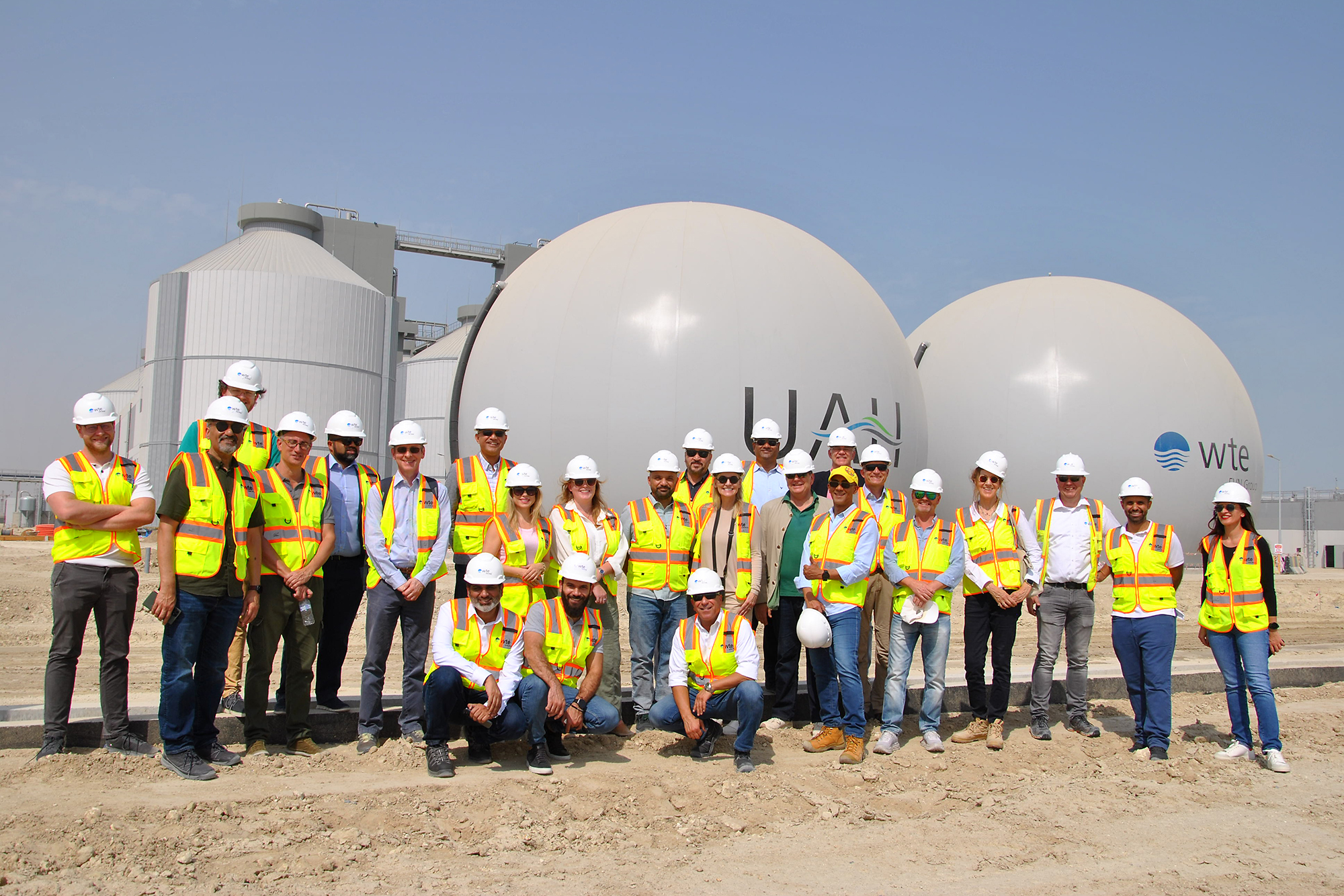 Gruppenfoto mit WTE Mitarbeitern, Mitgliedern des German Business Council Kuwait und europäischen Botschaftsvertretern