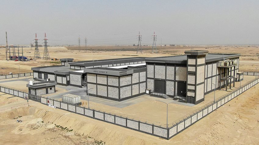 Umspannwerk Umm-Al-Hayman in der Frontansicht